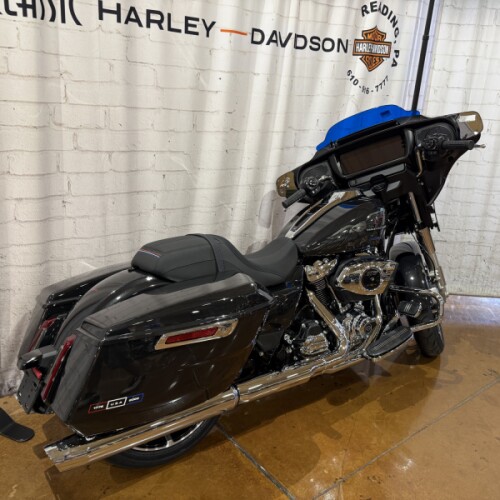 2026 Harley-Davidson® Street Glide® Midnight Ember Chrome Trim thumb 3