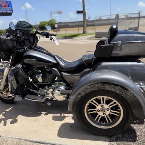 2021 Harley-Davidson® Tri Glide® Ultra GAUNT GRY MET/VIV BK W/12 D thumb 1