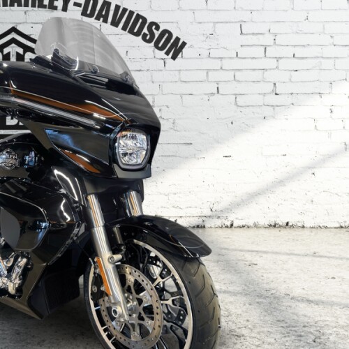 2026 Harley-Davidson® Street Glide Limited Vivid Black Chrome Trim thumb 2