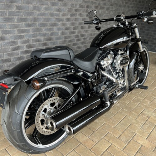 2022 Harley-Davidson® Breakout® 114 Vivid Black thumb 2