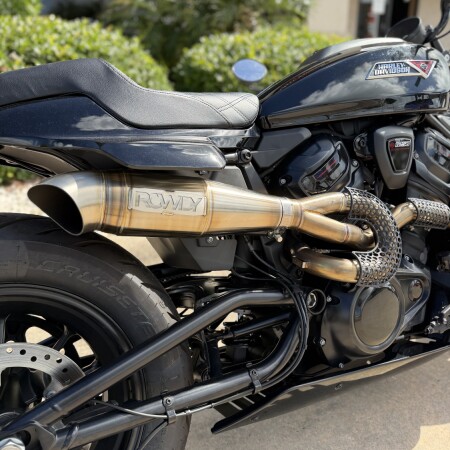 2025 Harley-Davidson® Sportster® S Vivid Black thumb 1