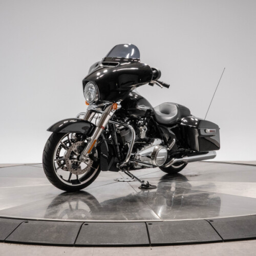 2021 HARLEY-DAVIDSON FLHX STREET GLIDE in Vivid Black thumb 0
