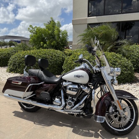 2021 Harley-Davidson® Road King® Midnight Crimson & Stone Washed White Pearl thumb 2