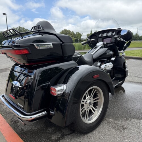 2021 Harley-Davidson® Tri Glide® Ultra Vivid Black thumb 1