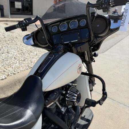 2018 Harley-Davidson® Street Glide® Special Bonneville Salt Denim thumb 3