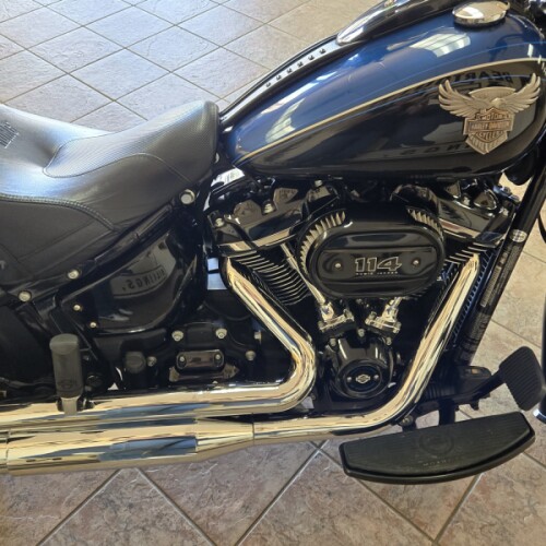 2018 Harley-Davidson® Heritage Classic 114 Legend Blue/Vivid Black thumb 3