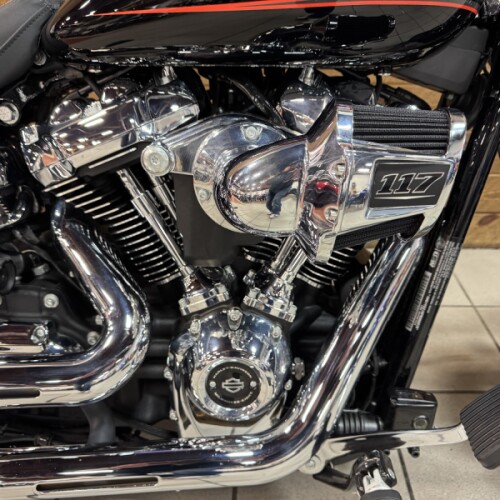 2023 Harley-Davidson® Breakout® Vivid Black FXBR thumb 2