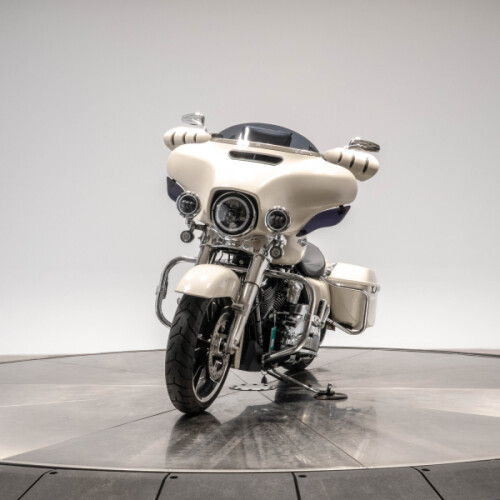 2022 Harley-Davidson FLHX Street Glide in White Sand Pearl with 8,368 miles thumb 1