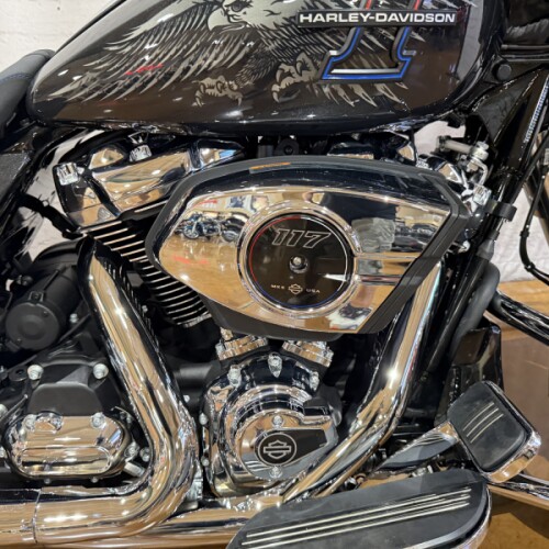 2026 Harley-Davidson® Street Glide® Midnight Ember Chrome Trim thumb 2