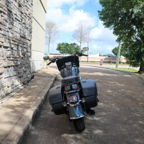 2025 Harley-Davidson® Heritage Classic FLHC thumb 3