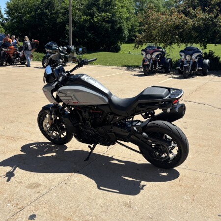 2025 Harley-Davidson® Pan America® 1250 ST Billiard Gray thumb 1