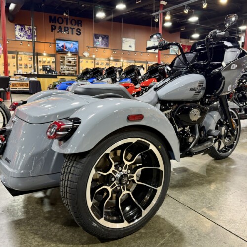 2026 Harley-Davidson® Road Glide 3 Dark Billiard Gray thumb 2