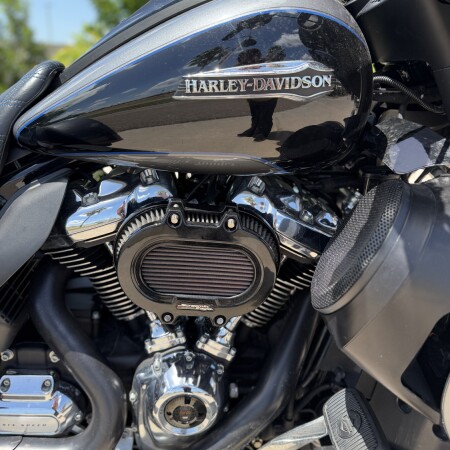 2021 Harley-Davidson® Tri Glide® Ultra GAUNT GRY MET/VIV BK W/12 D thumb 3