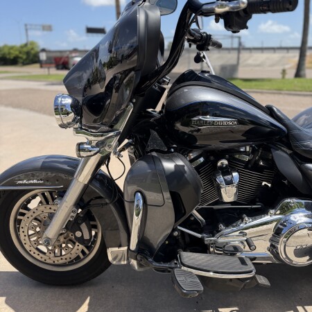 2021 Harley-Davidson® Tri Glide® Ultra GAUNT GRY MET/VIV BK W/12 D thumb 2