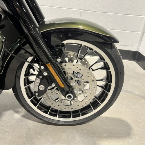 2026 Harley-Davidson® Street Glide 3 Limited Olive Steel Metallic / Vivid Black FLHTL thumb 2