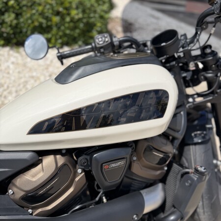 2022 Harley-Davidson® Sportster® S White Sand Pearl thumb 1