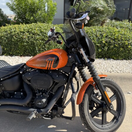 2024 Harley-Davidson® Street Bob® 114 Baja Orange thumb 3