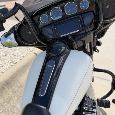 2018 Harley-Davidson® Street Glide® Special Bonneville Salt Denim thumb 2
