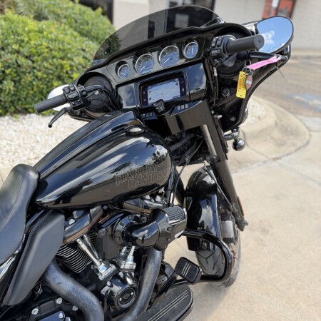 2022 Harley-Davidson® Street Glide® ST Vivid Black thumb 3