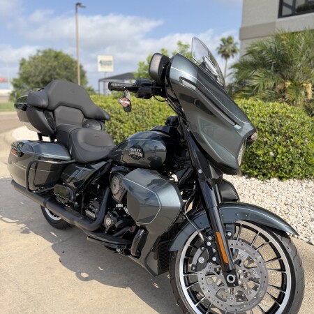 2026 Harley-Davidson® Street Glide Limited Iron Horse Metallic Black Trim thumb 3