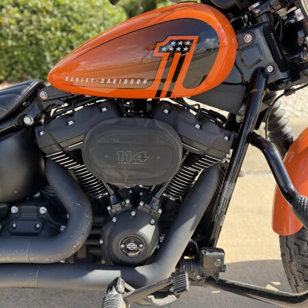 2024 Harley-Davidson® Street Bob® 114 Baja Orange thumb 2