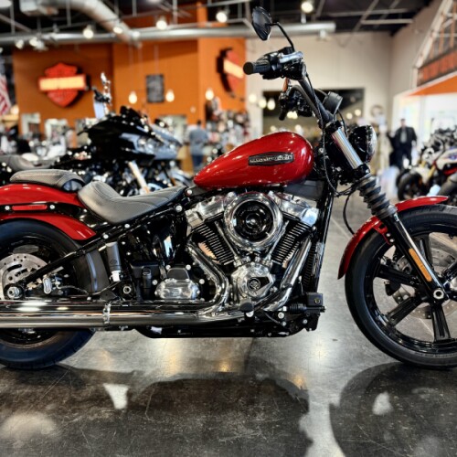 2026 Harley-Davidson® Street Bob® Brilliant Red Chrome Cast Wheels thumb 3
