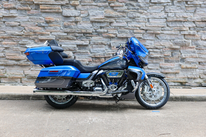2026 Harley-Davidson® CVO Street Glide Limited Electric Coast CVO Two-Tone