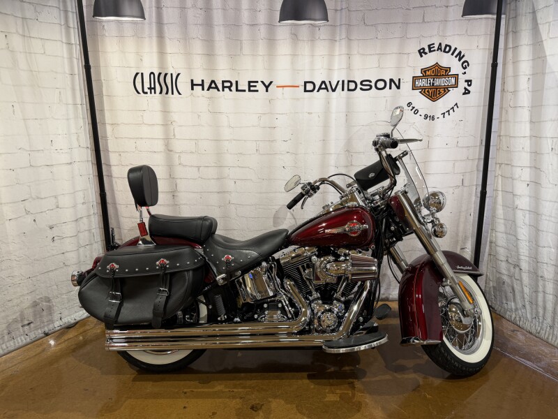 2016 Harley-Davidson® Heritage Softail® Classic Two-Tone Mysterious Red Sunglo/Velocity Red Sunglo