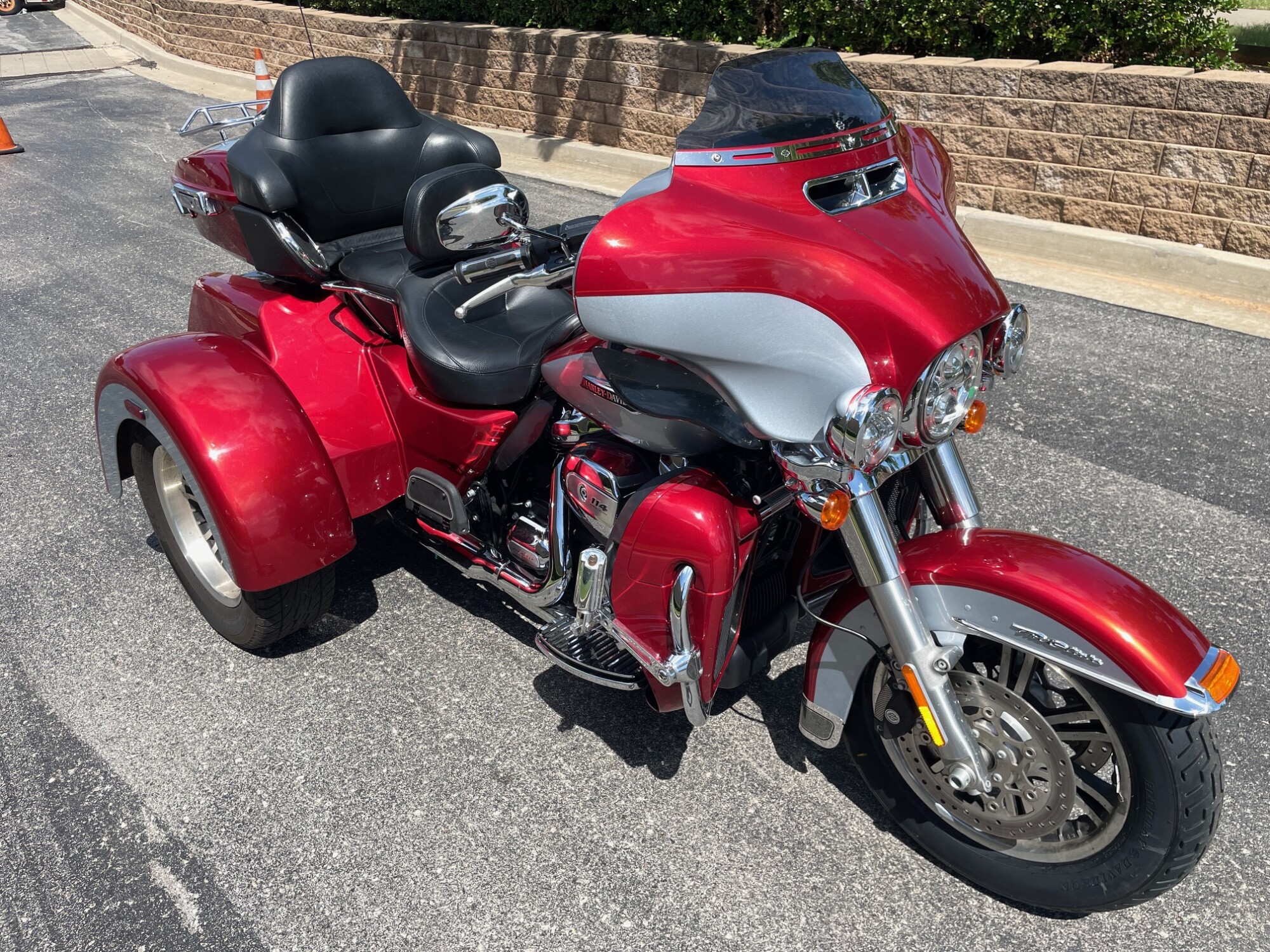 2019 Harley-Davidson® Tri Glide® Ultra FLHTCUTG, photo 4