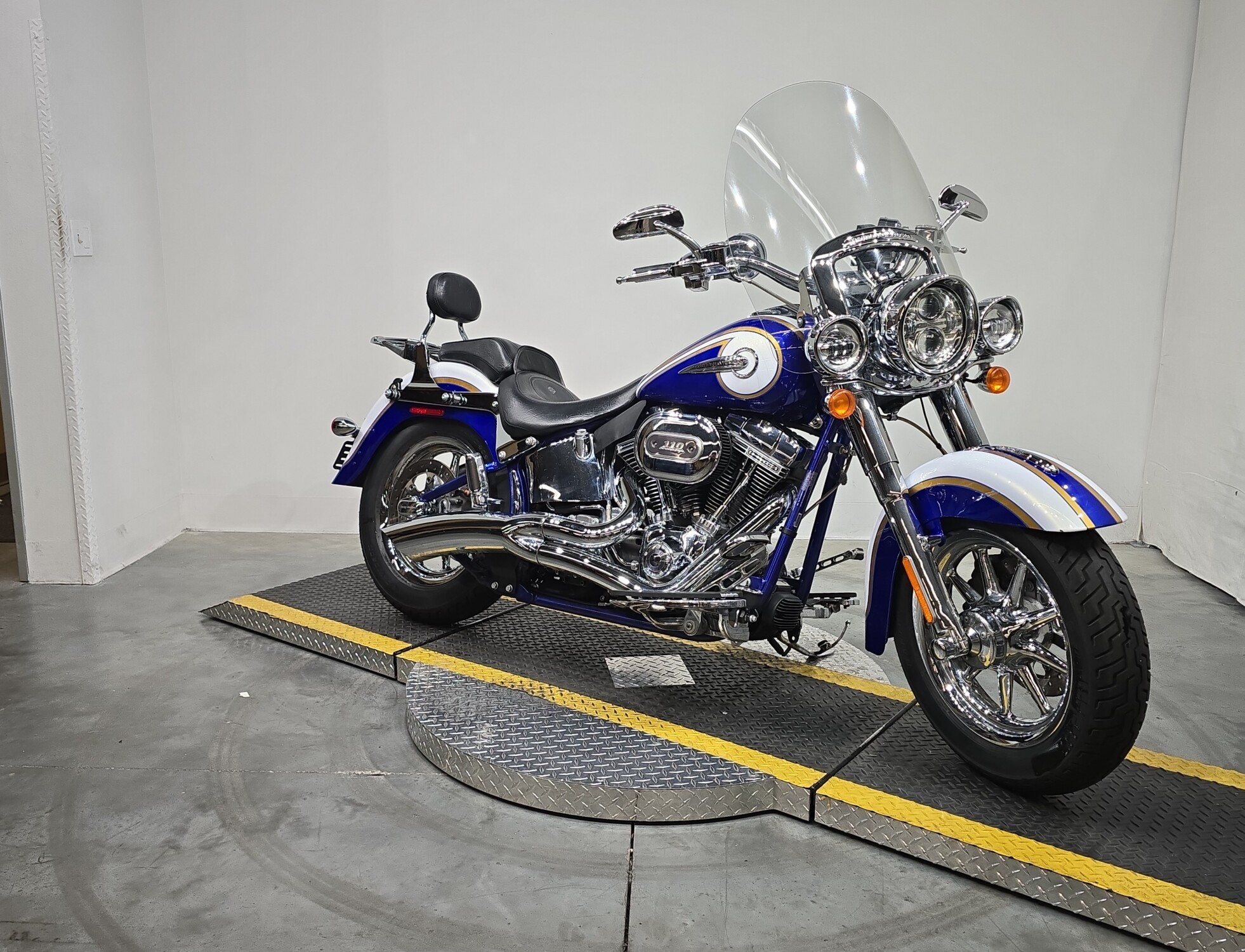 FLSTNSE 2014 CVO™ Softail Deluxe®