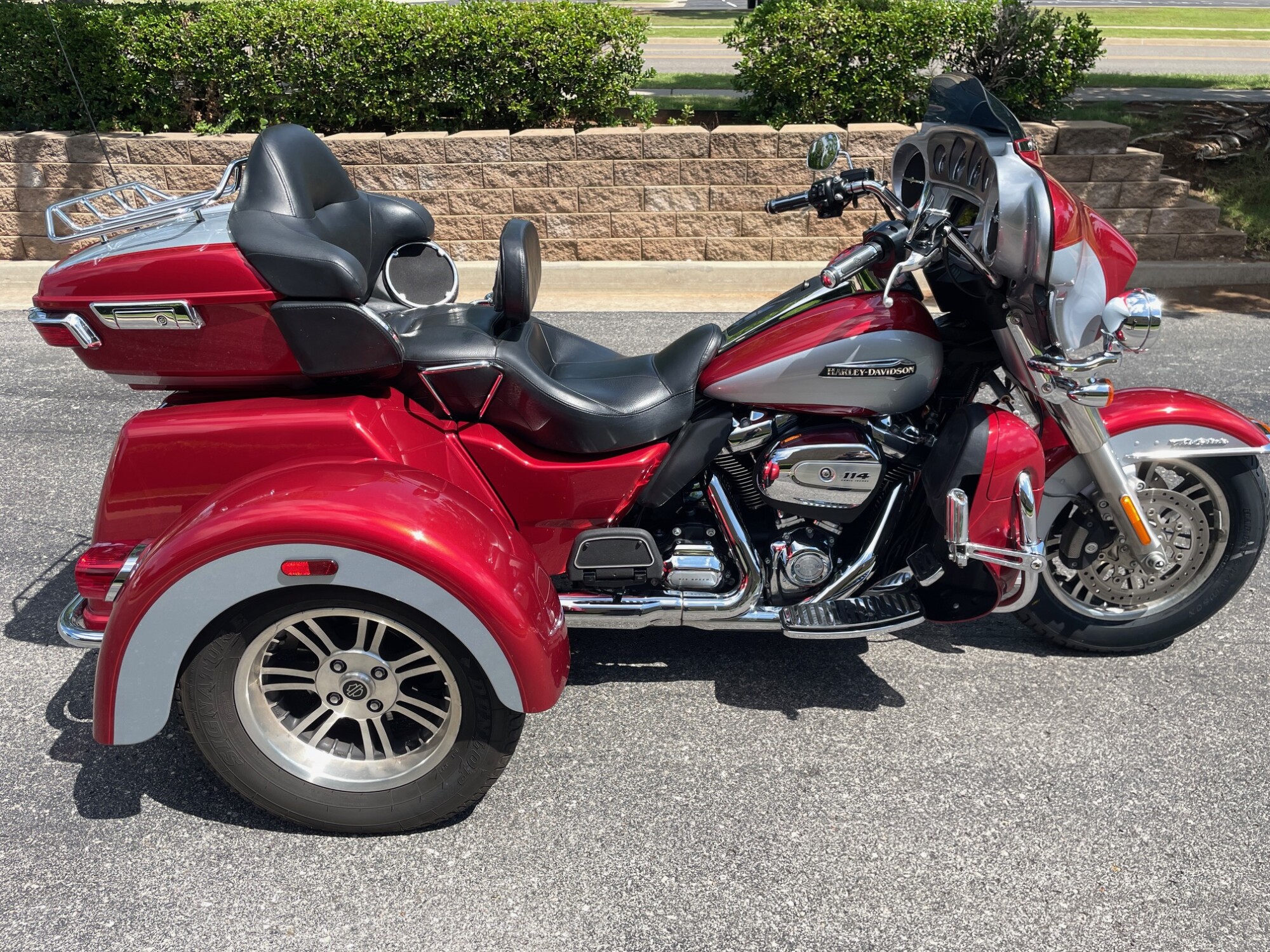 2019 Harley-Davidson® Tri Glide® Ultra FLHTCUTG, photo 1