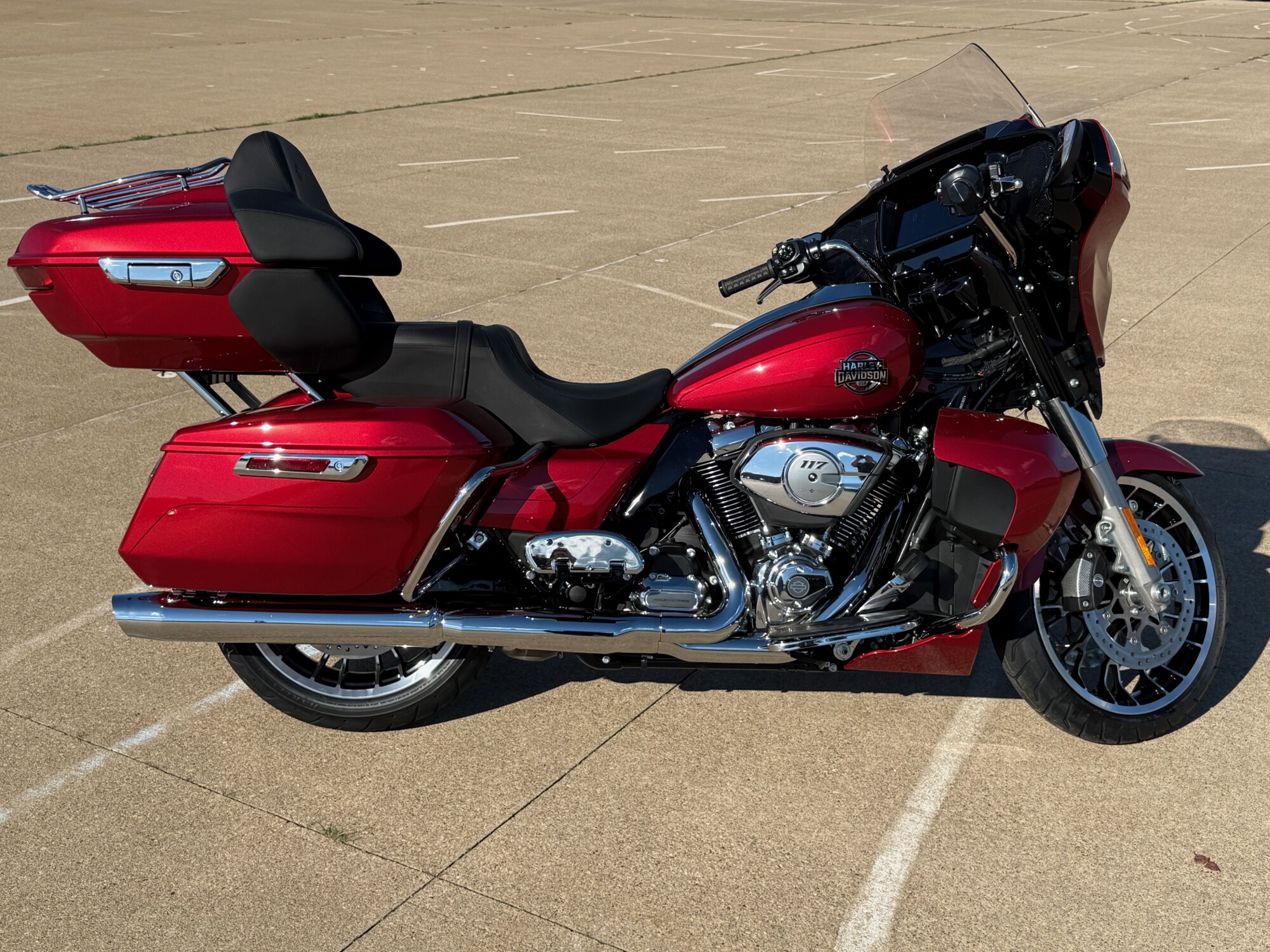 2026 Harley-Davidson® Street Glide Limited Brilliant Red Chrome Trim