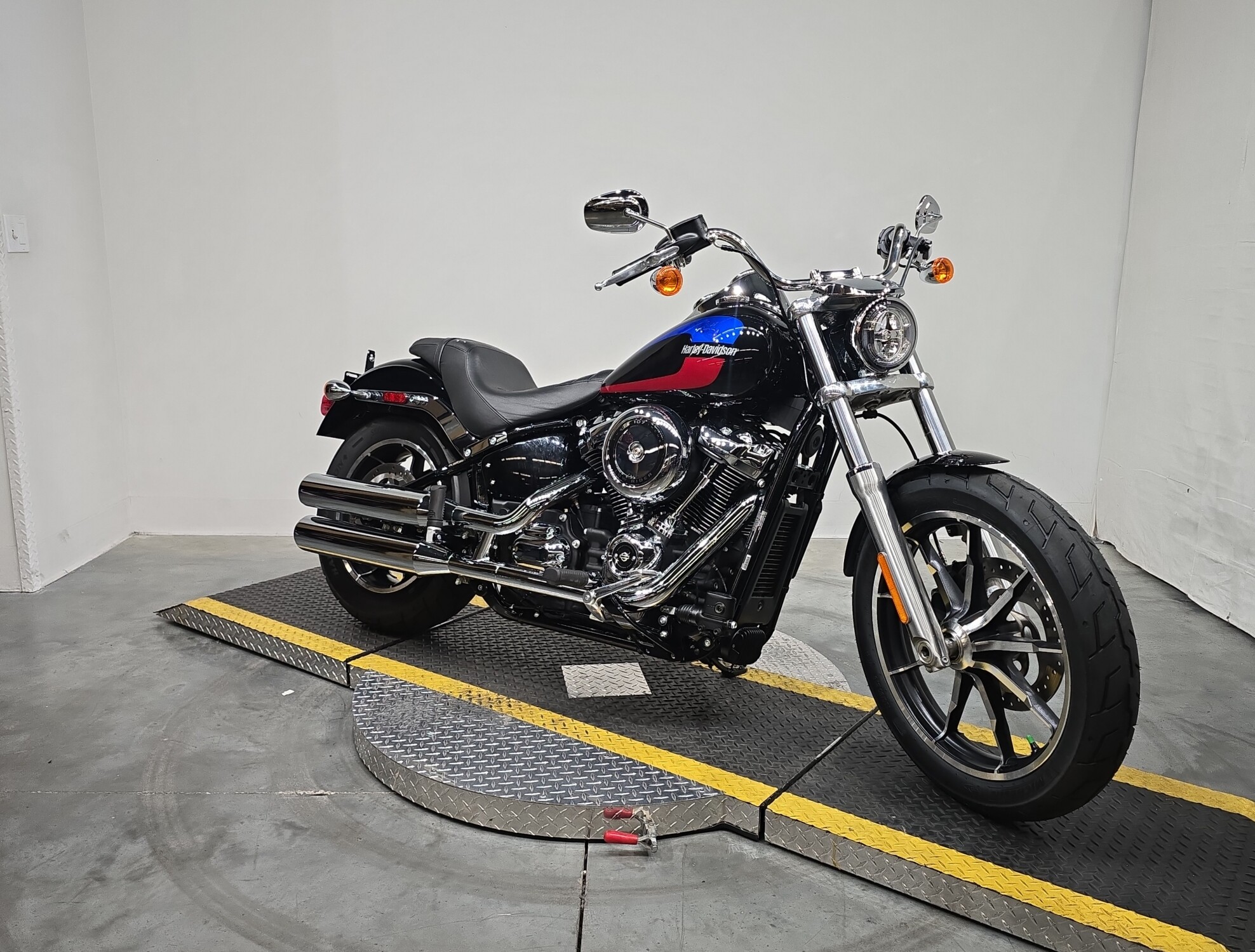 FXLR 2019 Low Rider®