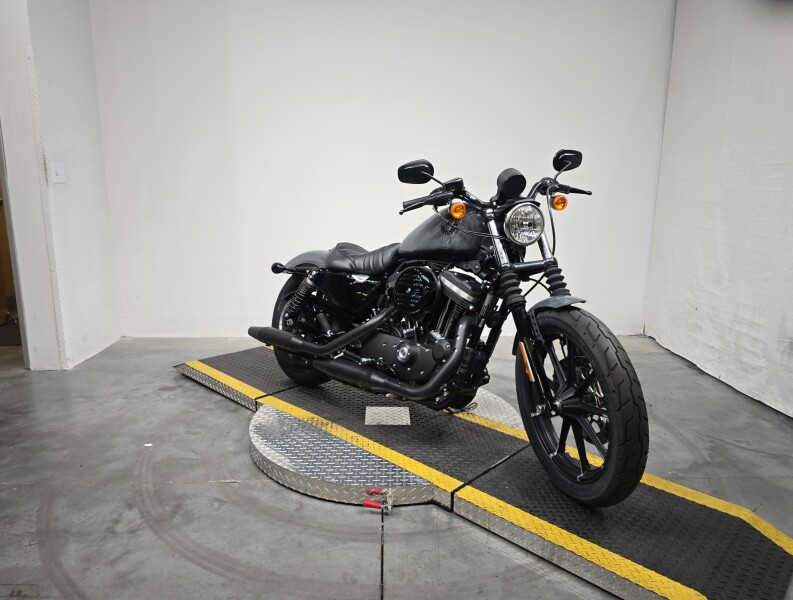 XL 883N 2022 Iron 883<sup>™</sup>