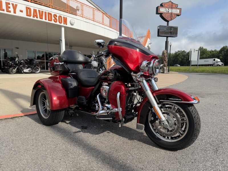 2012 Harley-Davidson® Tri Glide® Ultra Ember Red Sunglo/Merlot Sunglo
