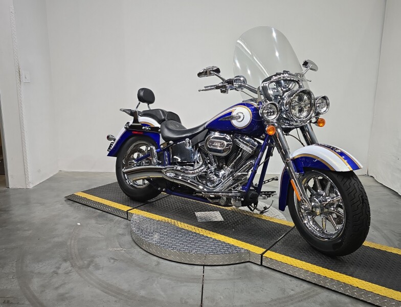 FLSTNSE 2014 CVO™ Softail Deluxe®