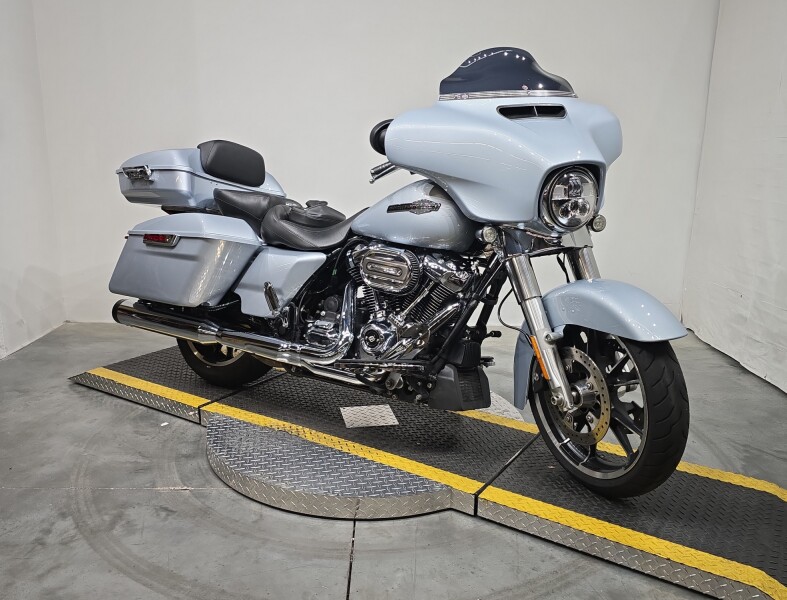 FLHX 2023 Street Glide®