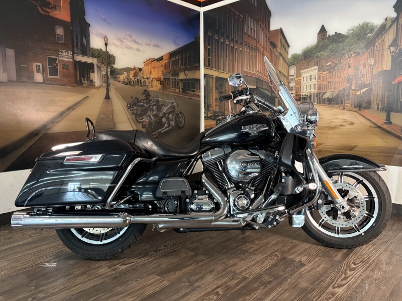 2016 Harley-Davidson® Road King® Vivid Black