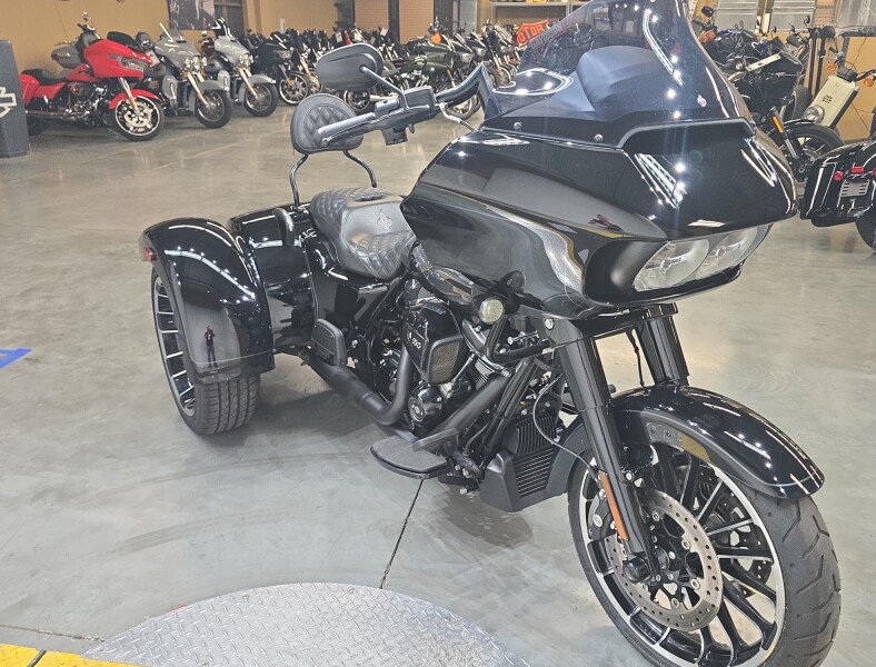 FLTRT 2024 Road Glide 3