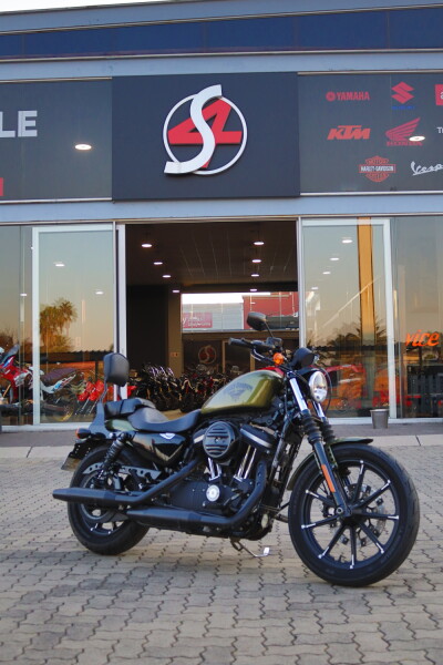 2016 Harley-Davidson® Iron 883™ Olive Gold
