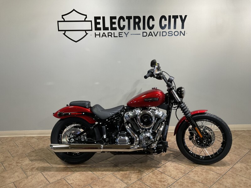 2026 Harley-Davidson® Street Bob® Brilliant Red Chrome Laced Wheels FXBB