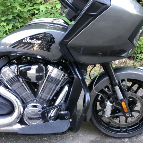 2020 Indian Motorcycle Challenger Titanium Metallic thumb 3