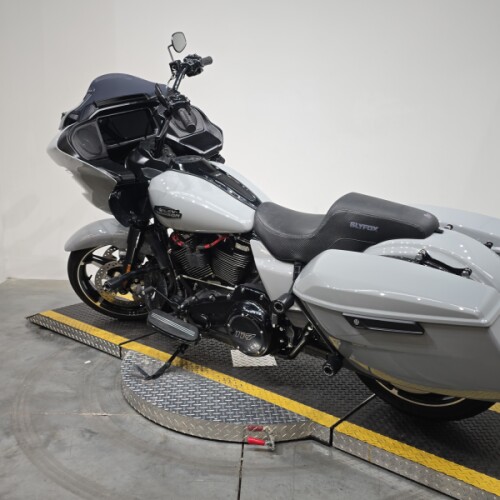 FLTRX 2024 Road Glide® thumb 0