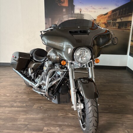 2021 Harley-Davidson® Street Glide® River Rock Gray thumb 2