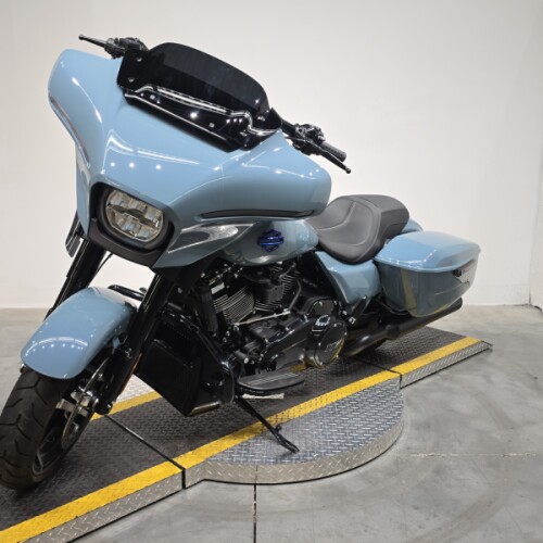 FLHX 2024 Street Glide® thumb 2