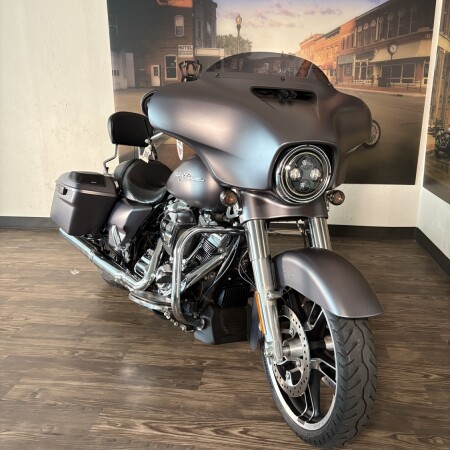 2017 Harley-Davidson® Street Glide® Special Charcoal Denim thumb 2