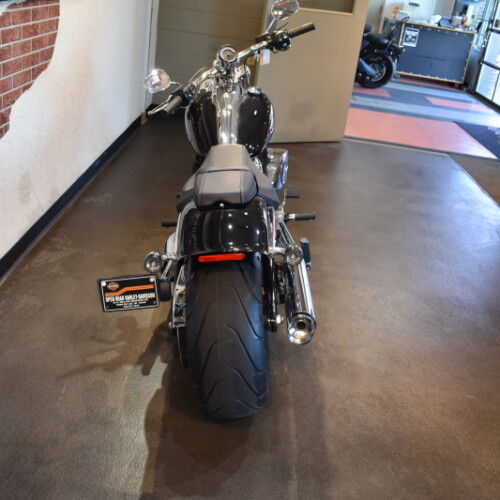 2026 Harley-Davidson® Breakout® Vivid Black Chrome Trim thumb 0