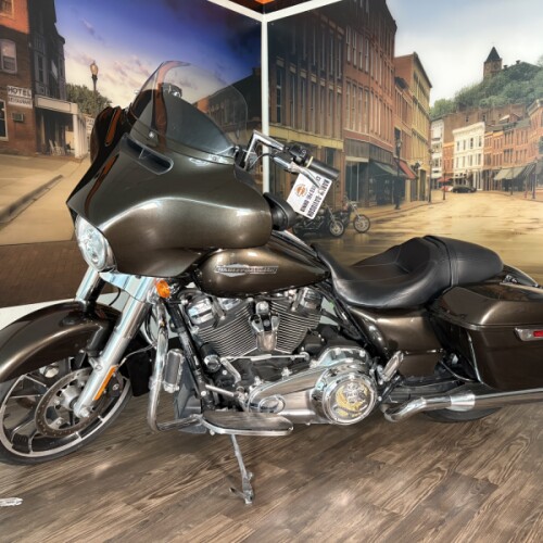2021 Harley-Davidson® Street Glide® River Rock Gray thumb 3