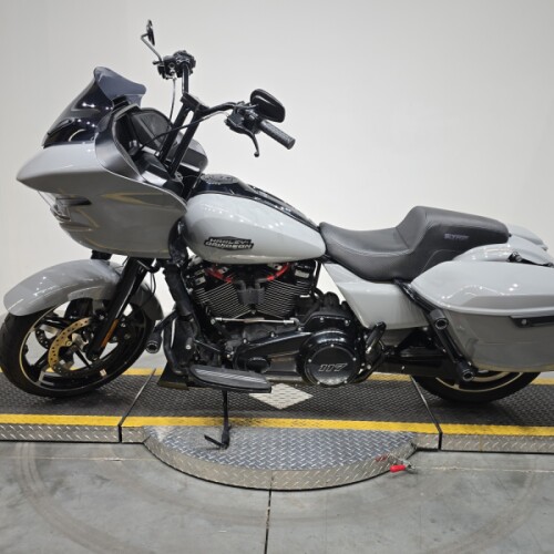 FLTRX 2024 Road Glide® thumb 1