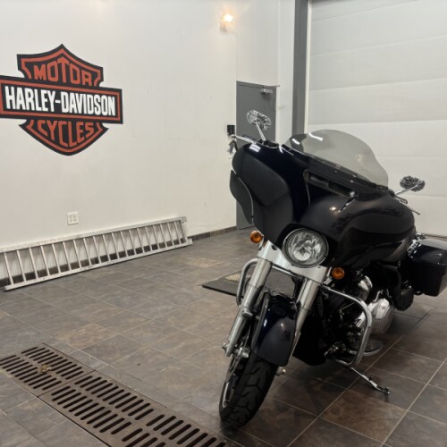 2020 Harley-Davidson® Street Glide® Midnight Blue thumb 0